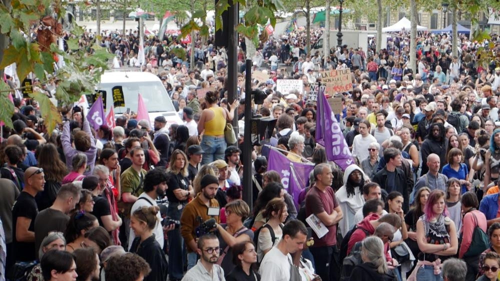 Paris karıştı! Silah yasasına karşı binlerce kişi sokaklara döküldü